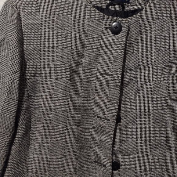 Black/White Checkered Skirt Suit - Picture 6 of 14